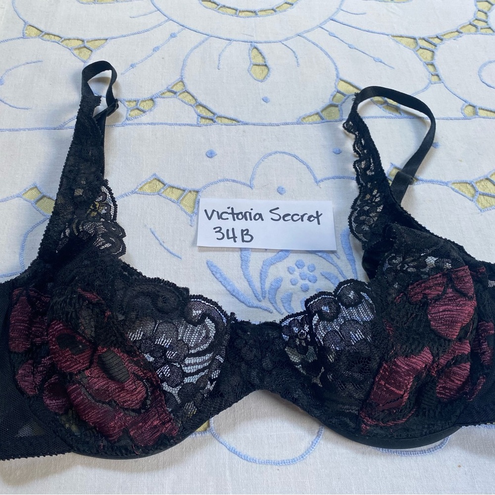Victoria's Secret Black and Burgundy Lace Bra